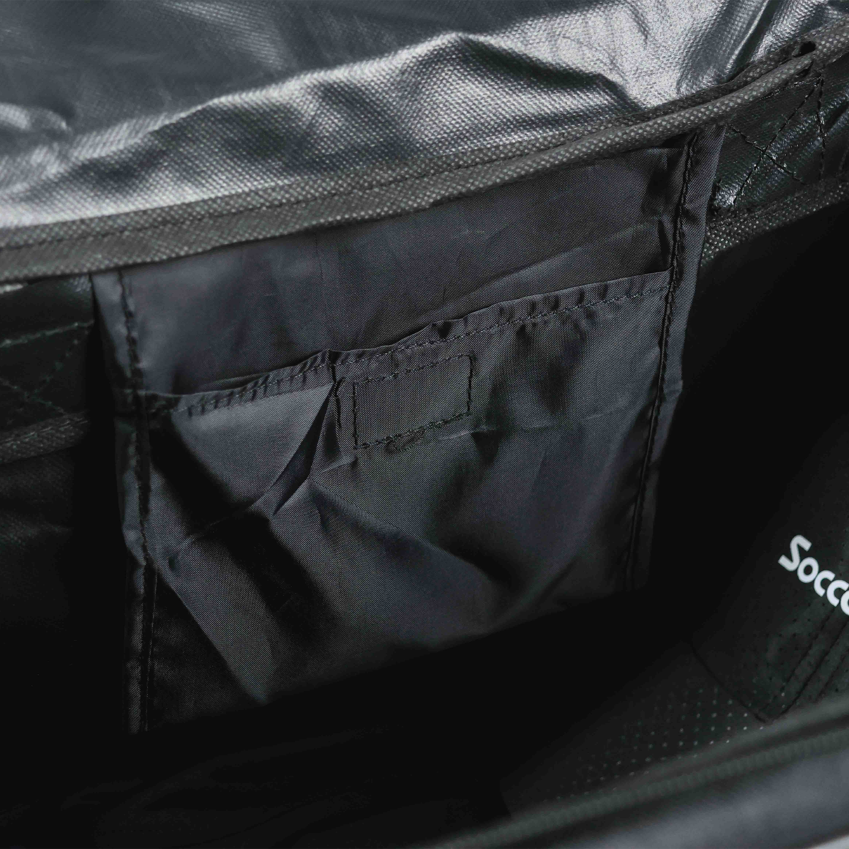 กระเป๋าเดินทาง SoccerGate สีดำ